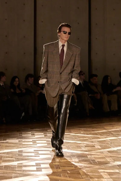 Look 14